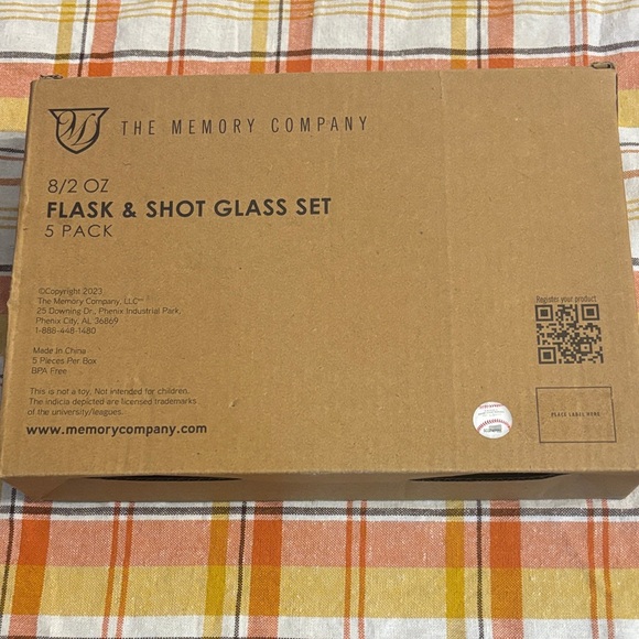 NY Yankees Silver Flask and Glass Set with Blue Accents - Picture 3 of 7